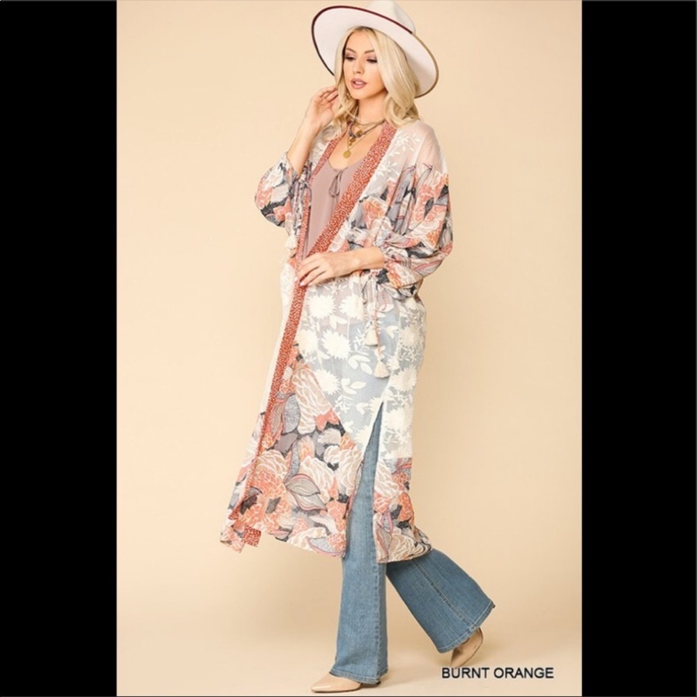 Floral print and crochet soft lace maxi kimono - Picture 2 of 3